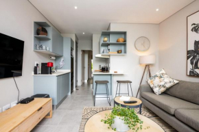 2SIX2 Florida Road Luxury Apartment